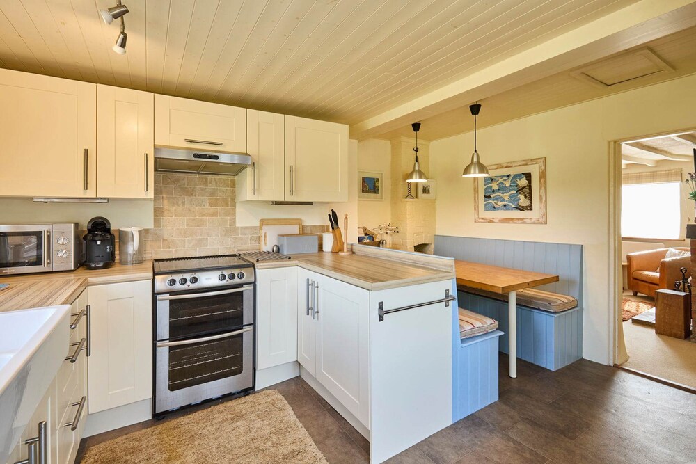 Host Stay Pebble Cottage