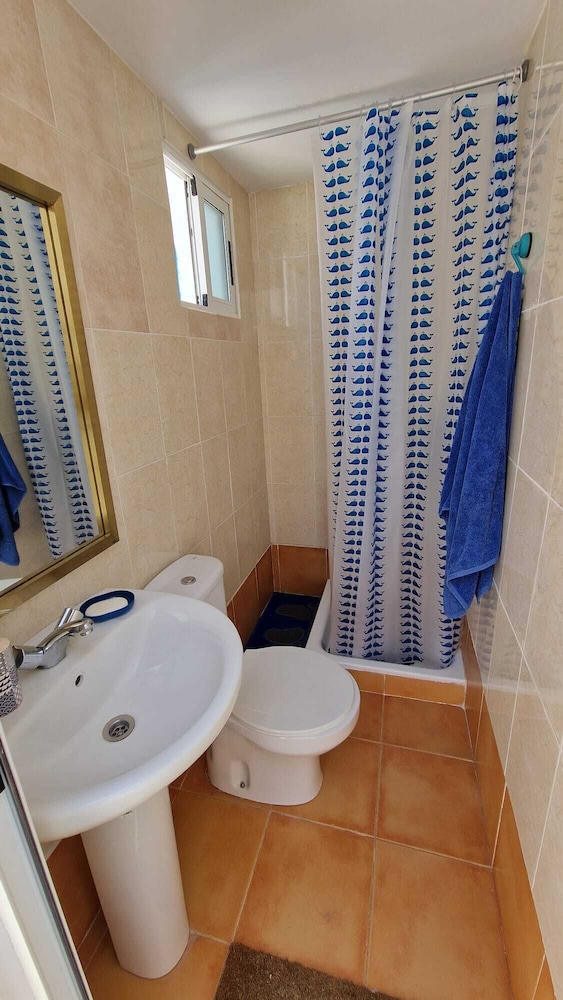 House With Exclusive Pool and Garden 7 min Walk From the Beach and the Center