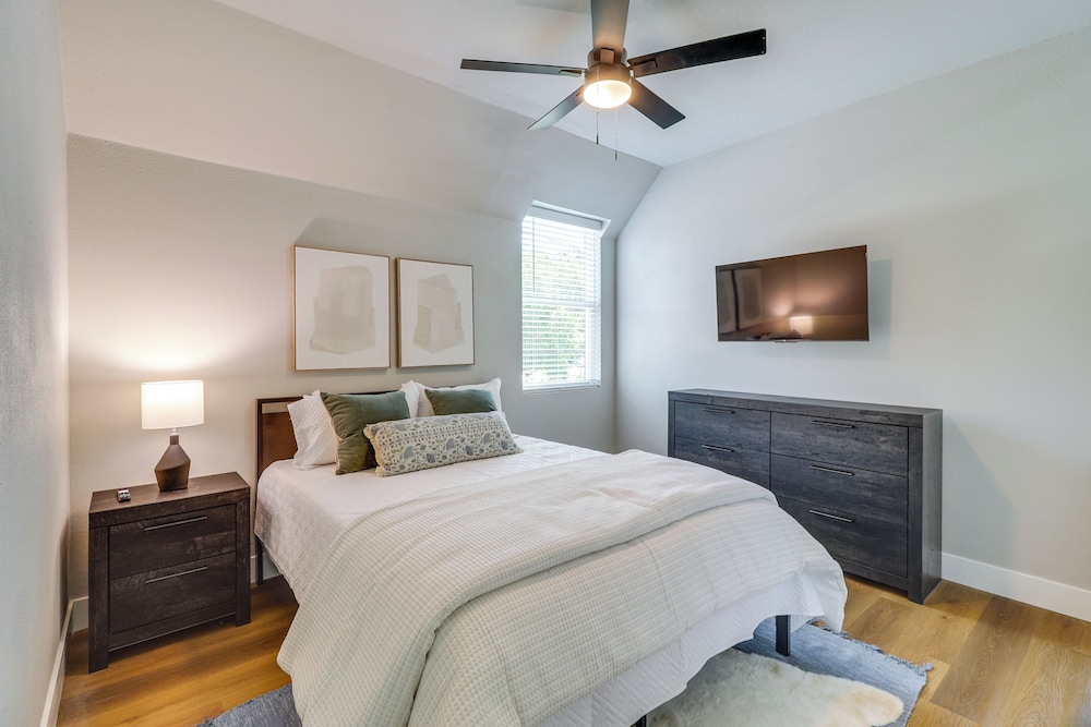 Townhome Near At&t Stadium: Great for Game Day!