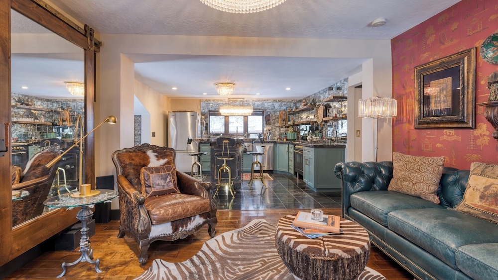Walk to Park City Mountain Ski Resort & Main St The Safe House by Avantstay