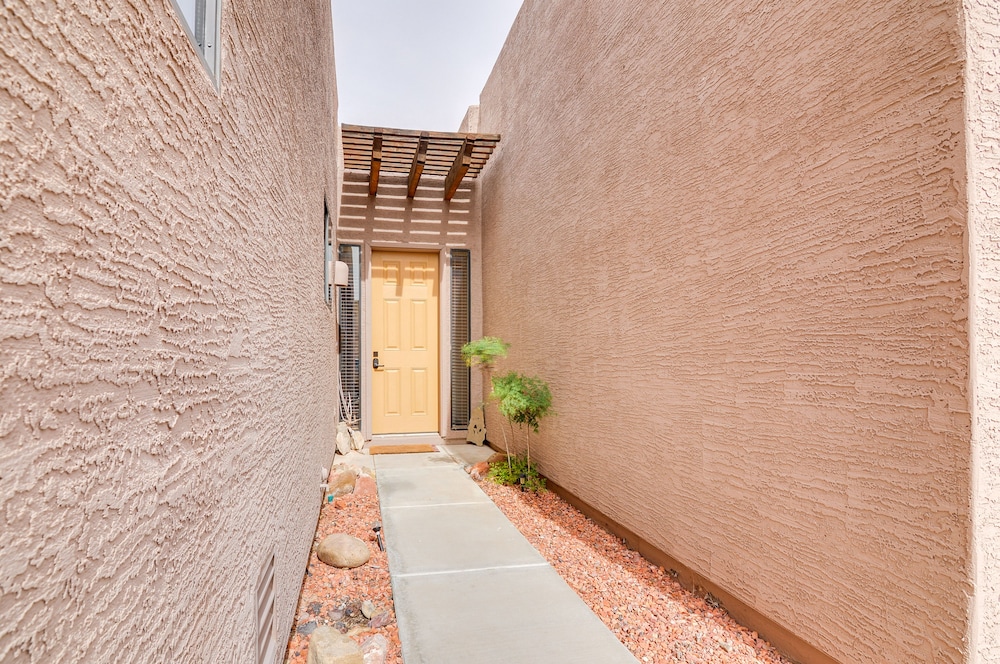 Lake Powell Views: Adobe Townhome w/ Patio