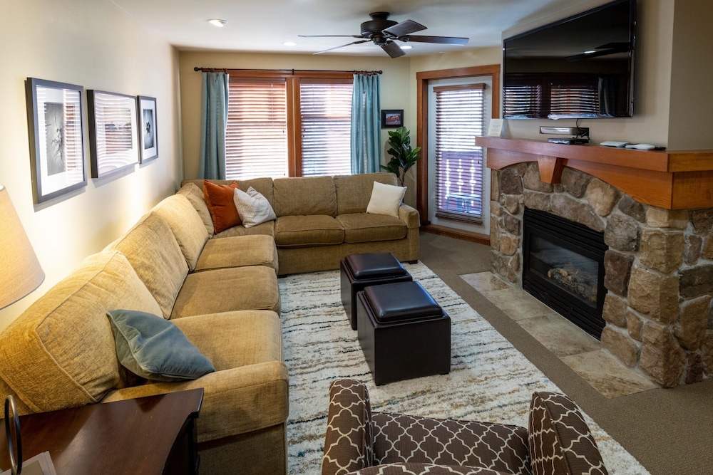 2213 - Two Bedroom Deluxe Eagle Springs East 2 Condo view 4