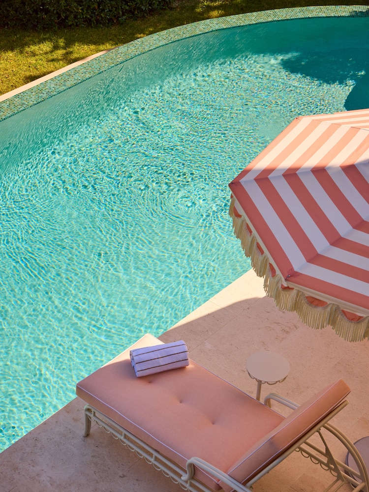 Private Pool Villa at Coral Sands Steps to Pink Sand Beach & Resort Amenities