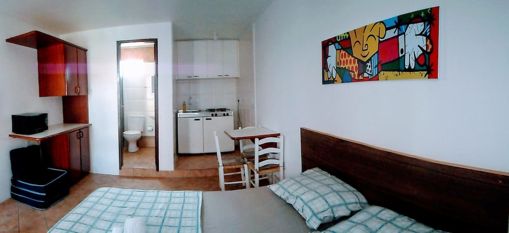 Ingleses Residence
