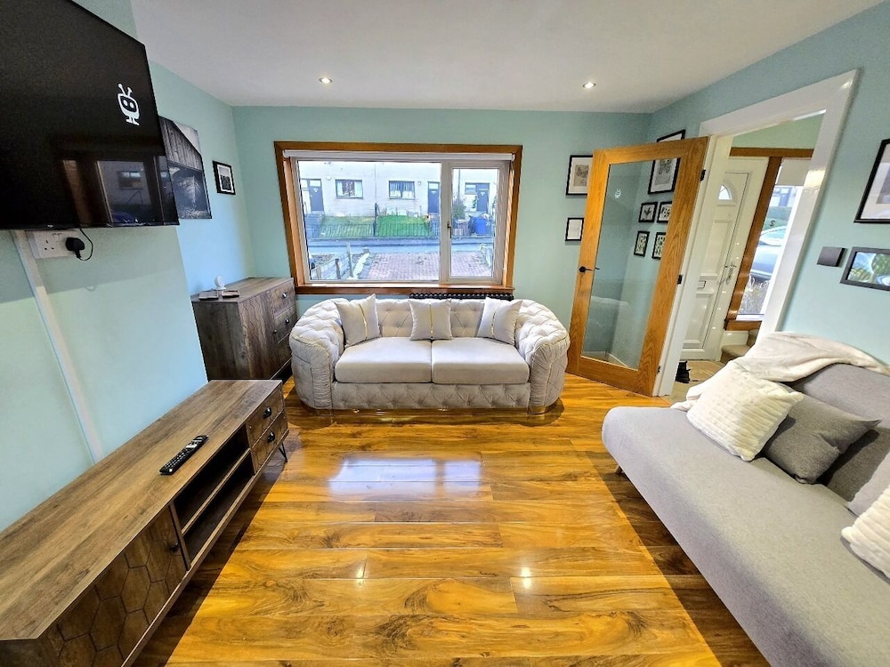 Quirky 2-Bed with Free Parking