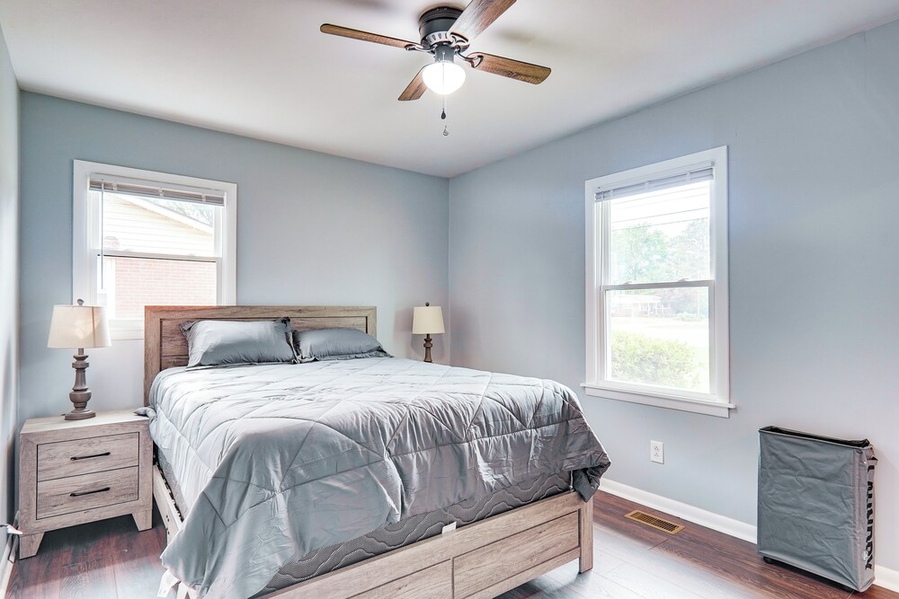 5 Mi to Dtwn: Family-friendly Fayetteville Home!