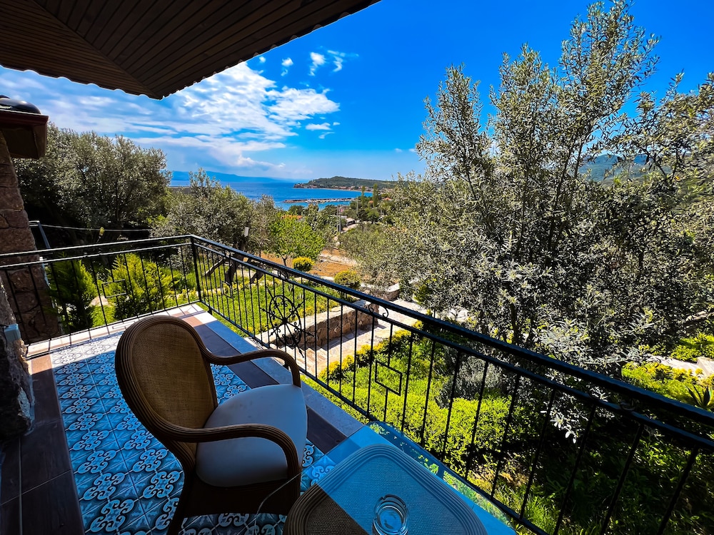 Assos Longevity Hotel