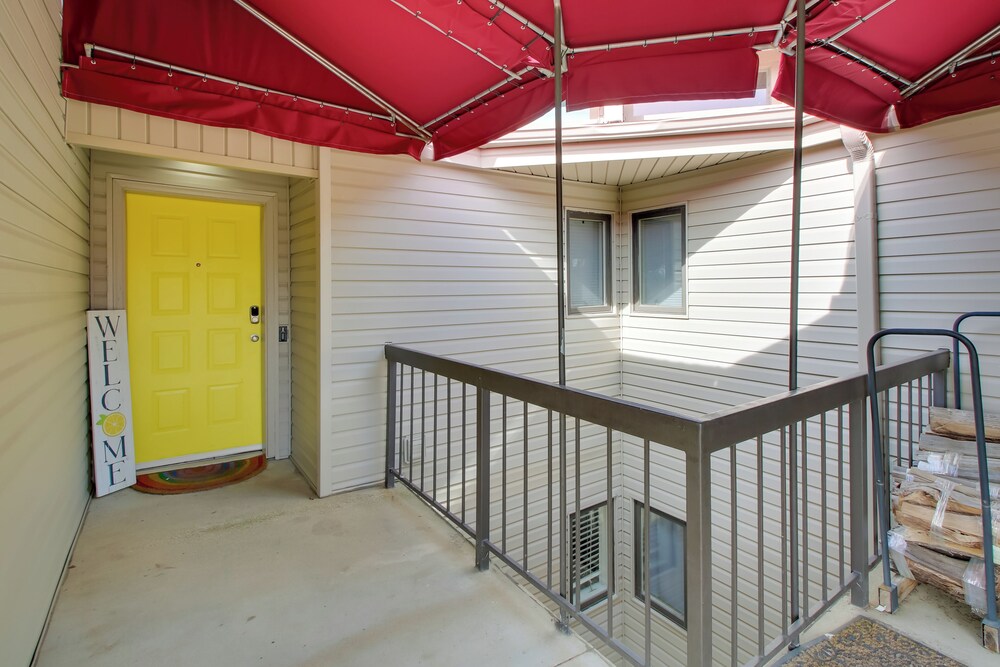 Million-dollar Views: Condo on Lake Hamilton!