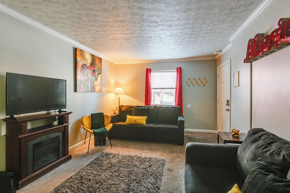 1 Mi to Dtwn: Pet-friendly Apt in Nashville