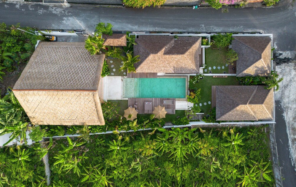 Villa Chempaka by Alfred in Bali - New Luxe Tropical 4BR Dream Villa in Canggu