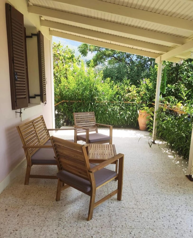 Villa Delphia One Bedroom Traditional House view 3