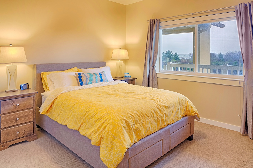 Outlook Condos at Oyhut Bay Resort