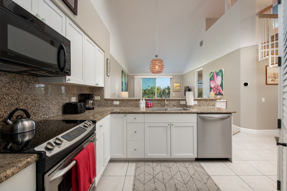 Tropical Top-floor Getaway - Fairway Villas G32 w/ Loft & Views