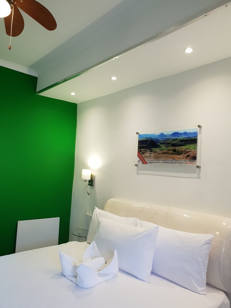 Joy Guesthouse-Seapoint - Adults Only view 3