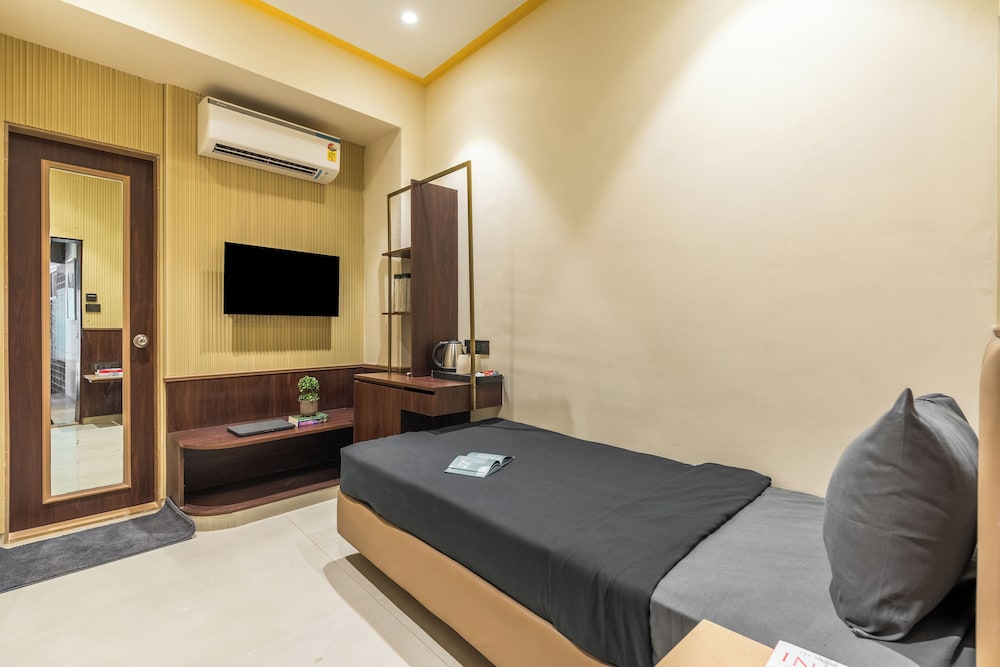 The Hosteller Mumbai, International Airport