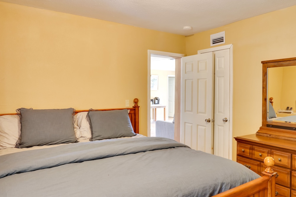 5 Mi to Lake Sumter Landing: Bright Home w/ Patio view 2