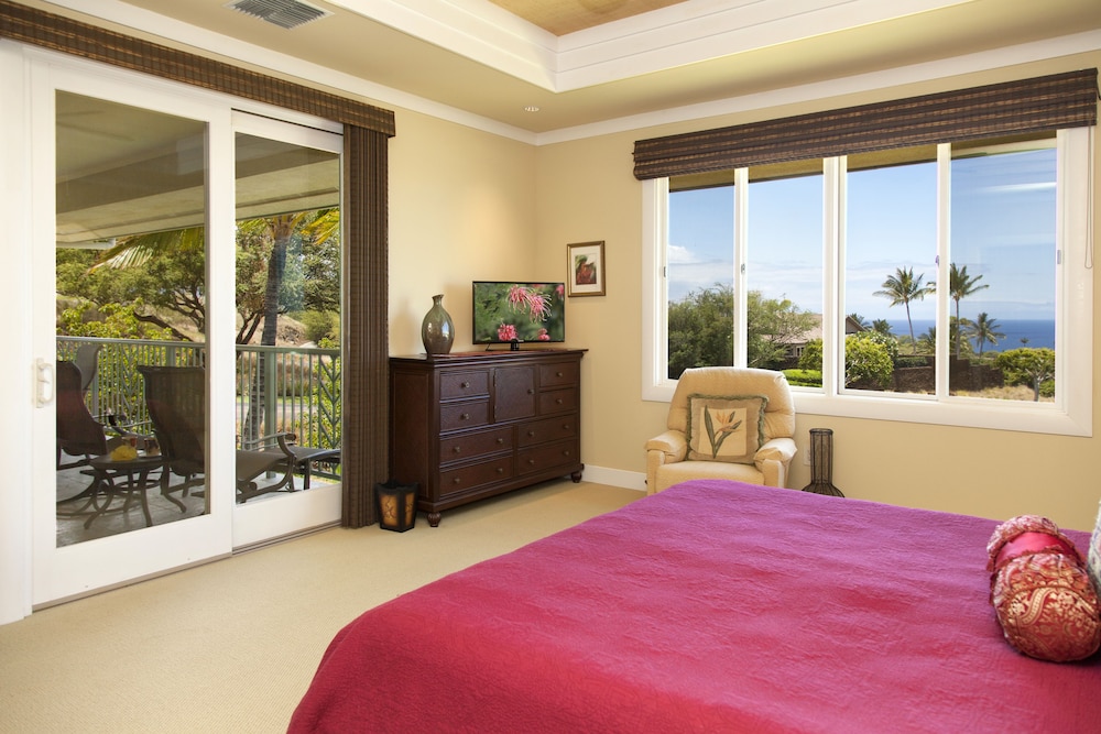 Wai'ula'ula D201 3 Bedroom Condo by RedAwning