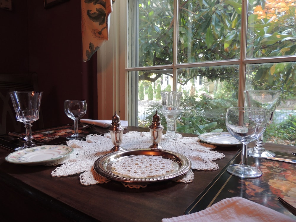 1868 Magnolia House Inn