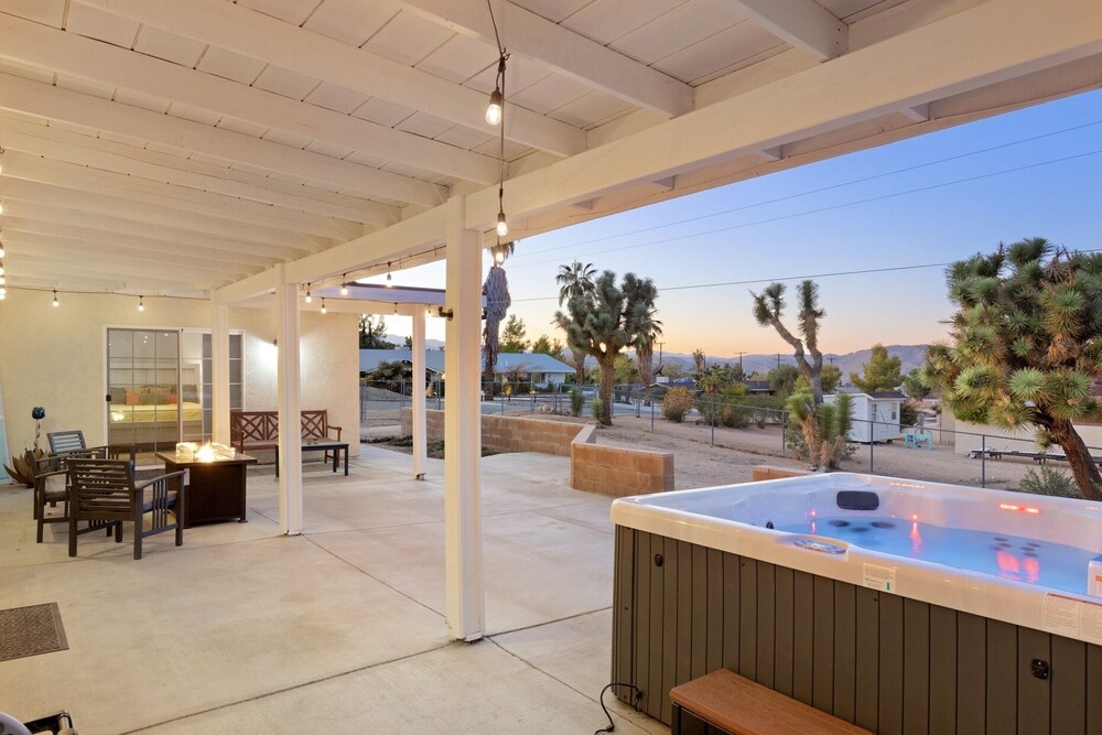 Desert Quail Retreat - Hot Tub, Fire Pit And Bbq! 3 Bedroom Home by RedAwning view 5