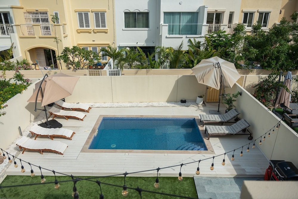 Luxurious Spacious 3-bedroom Villa With Private Pool at Springs 10