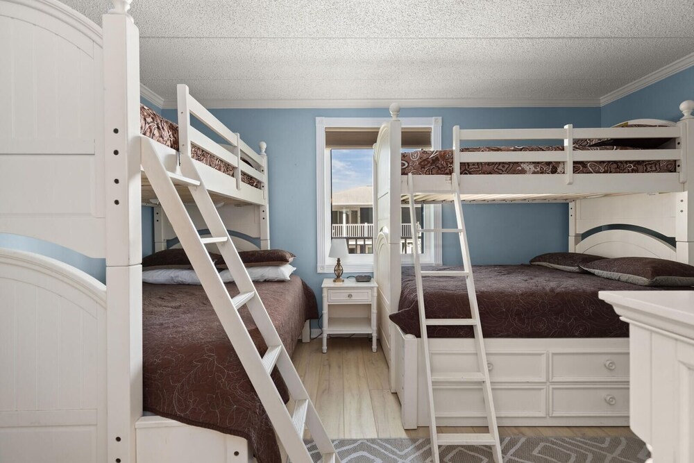 Bimini 105 2 Bedroom Condo by RedAwning