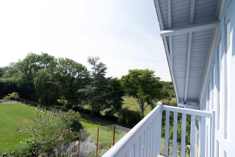 Blueberry of the Valley - House With Swimming Pool