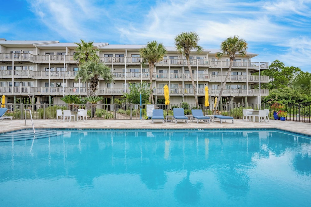 2 Condos, Steps to the Beach Pool+hot Tub, Balcony Lounge Triton & Sea Haven