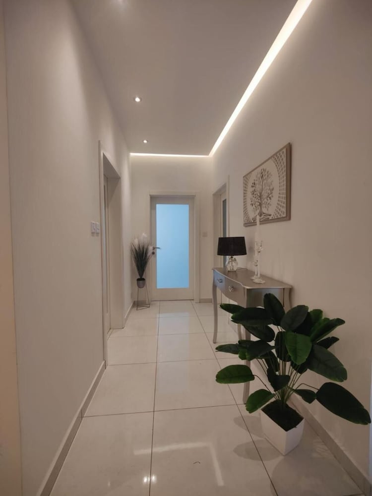 Eivissa Apartment - Spacious Accommodation