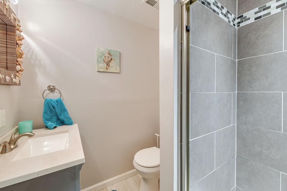 Fish, Swim & Boat: Colonial Beach Bungalow