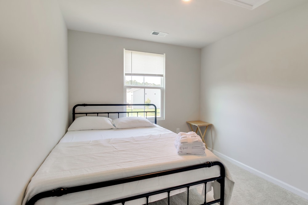 Modern Townhome w/ Patio 7 Mi to Dtwn Cartersville