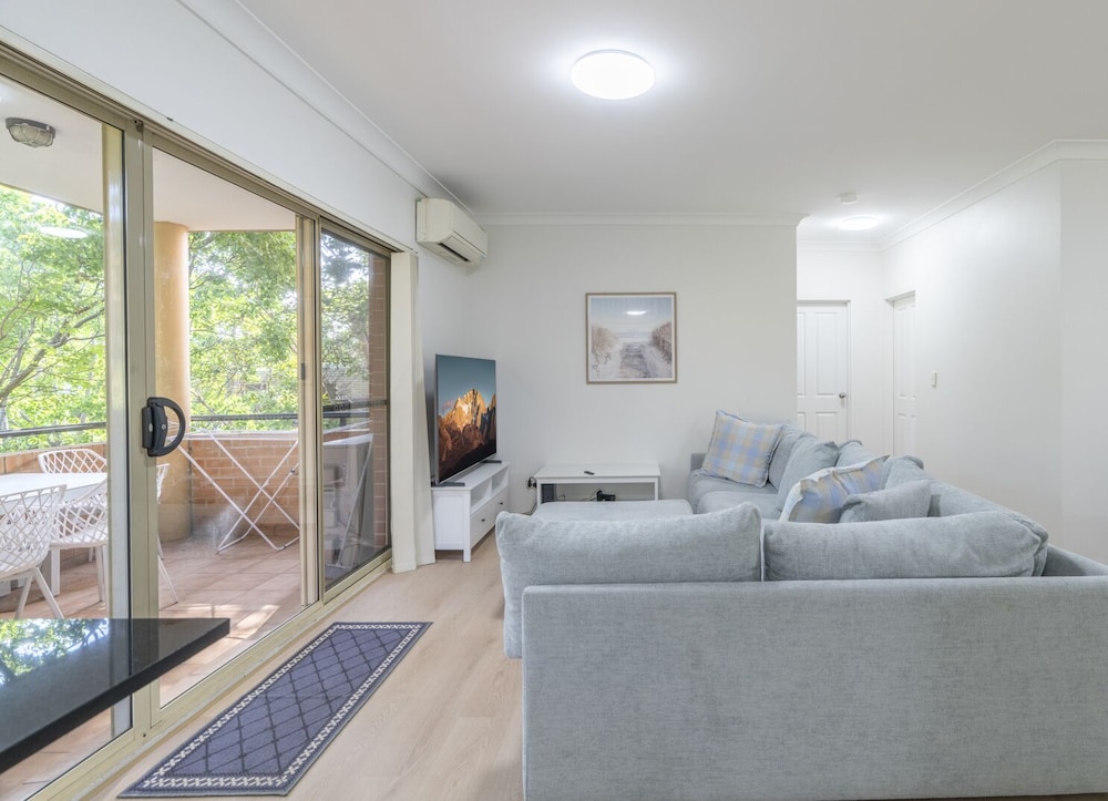 Kozyguru | Homebush West | 3-Beds Apt With Parking