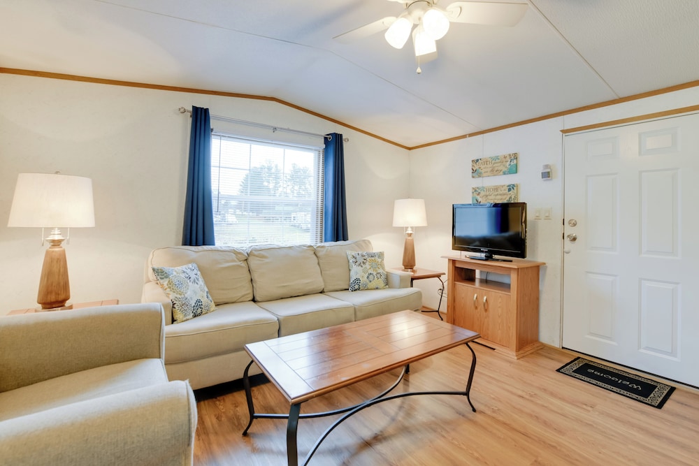 Blue Ridge Base Camp: Resort Cabin in Waynesville