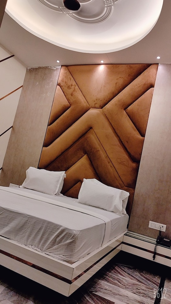 Shraddha Hotel