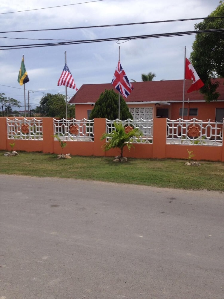 Hi Thatcher Villa