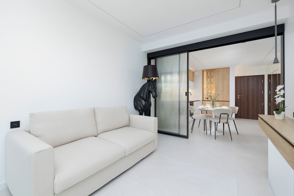 Beachside Apartment by Renters