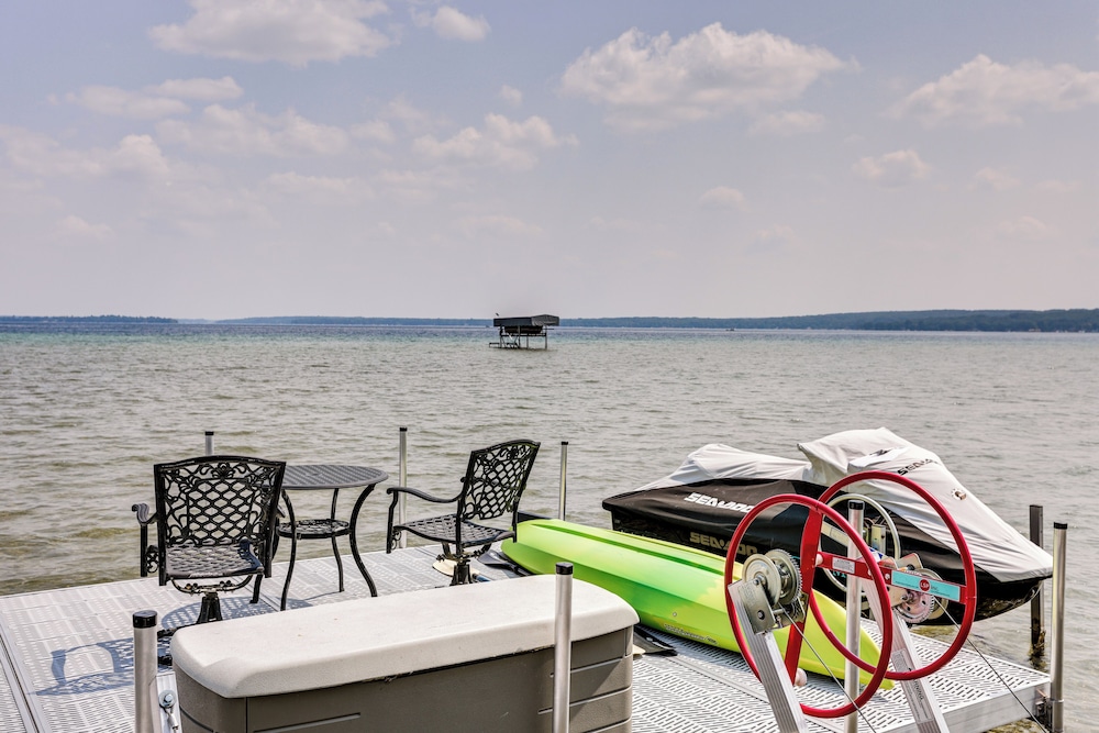 Swim, Fish & Boat: House on Stunning Higgins Lake!