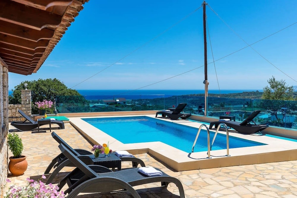 Escape to Paradise - Chania s Seaside Getaway