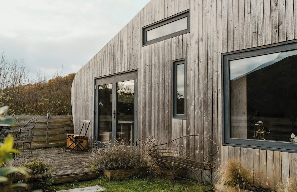 Unique Cabin Wrapped in Beautiful Welsh Scenery