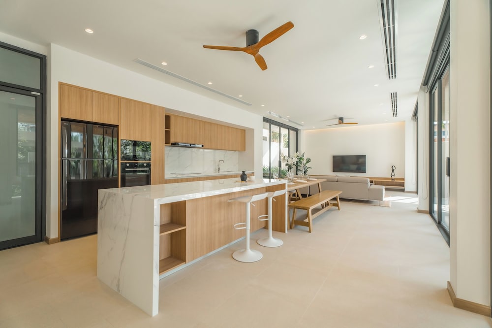 Modern Tropical Pool Villa - Saiyuan