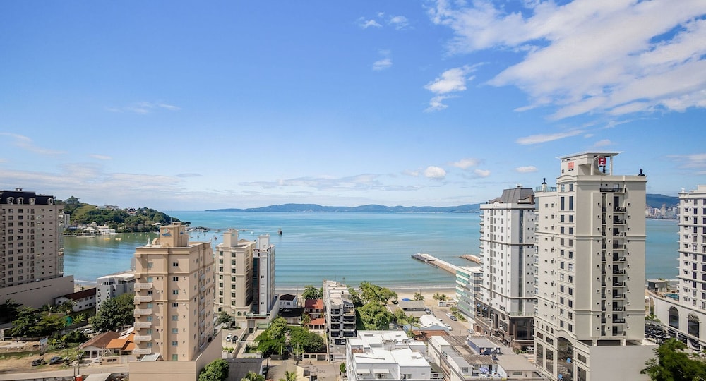 MHF II Apts Variados em Prédio com Vista para o Mar em Itapema