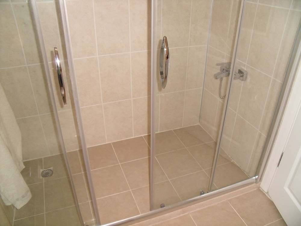 Four Seasons I -10 With 2 Bedrooms Guarantees a Wonderful Holiday