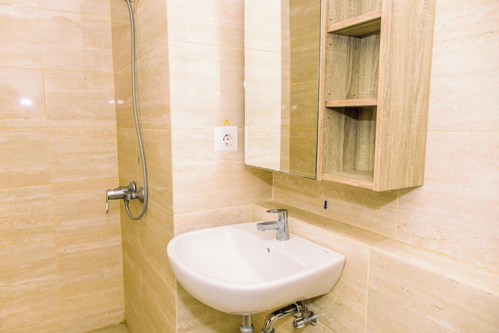 Comfort and Tidy Studio Apartment Springwood Residence Tangerang