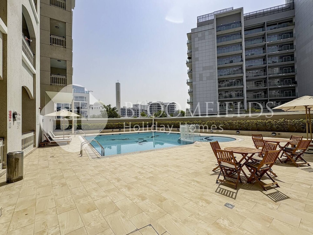 Bloomfields Stylish Stu Burj View Arjan