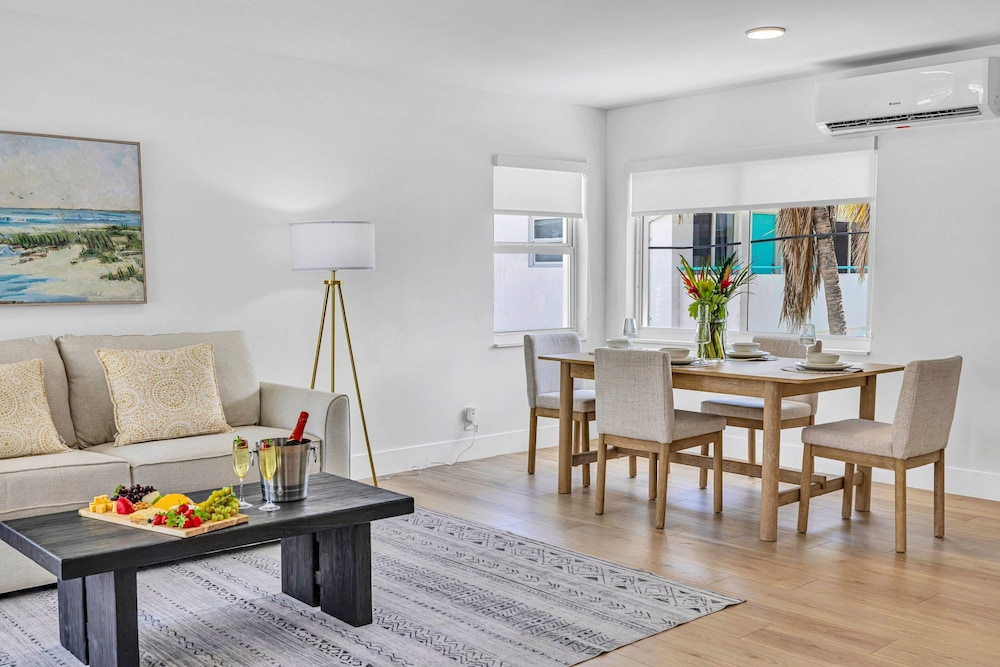 Beach Condo King Bed Lush Patio w BBQ Birch Key Seven