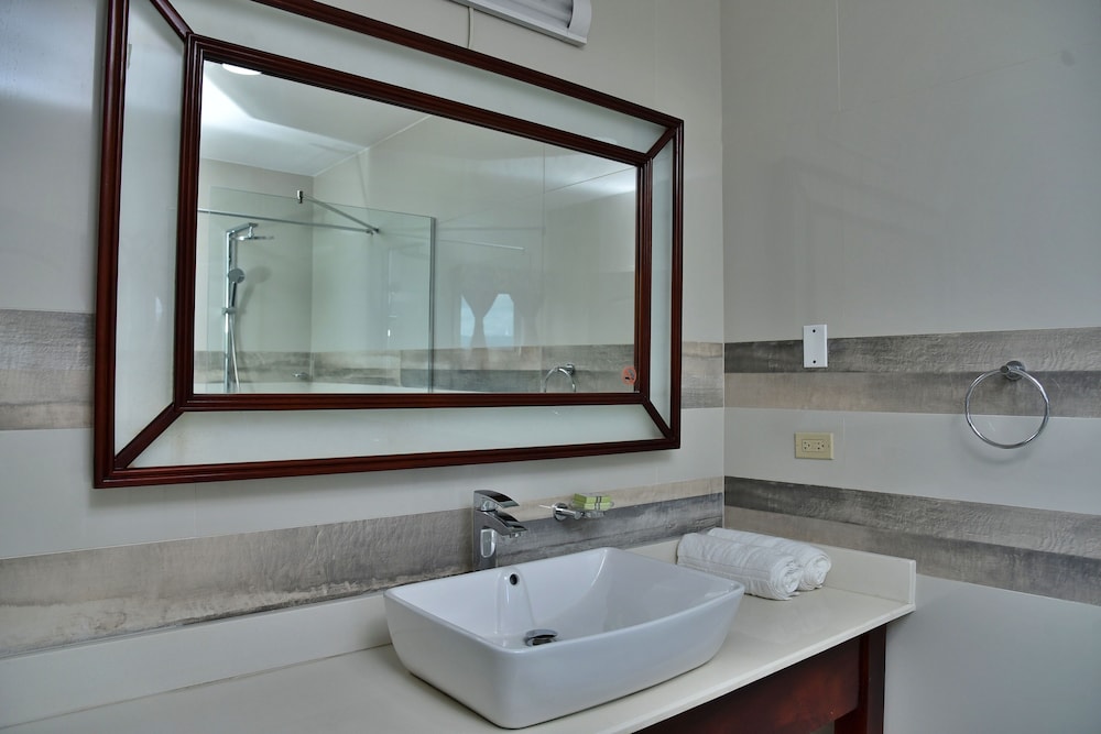 2 B/R Apt 425 Hayat Boulevard Townsquare
