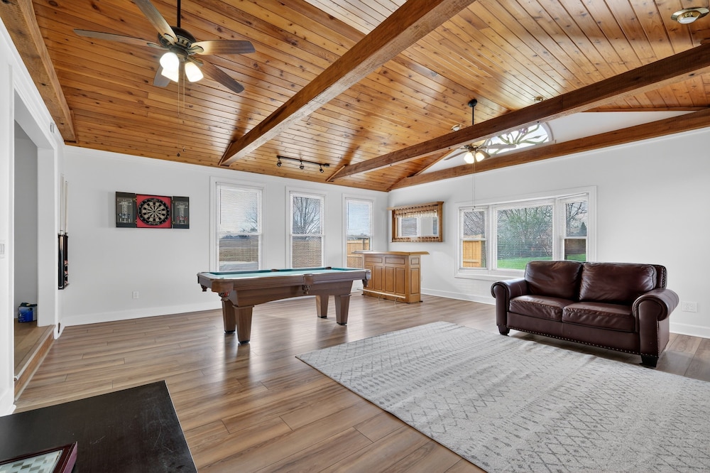 Quiet Retreat Near Opryland & Airport 4 Bedroom Home