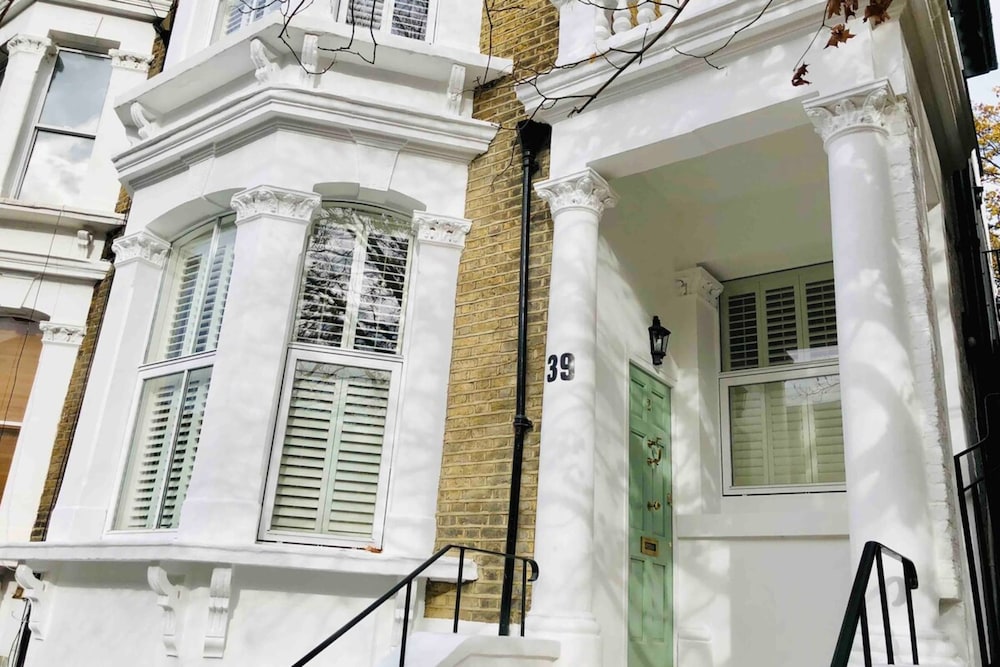 Luxury Victorian 2 Bedroom Apartment Near Tube