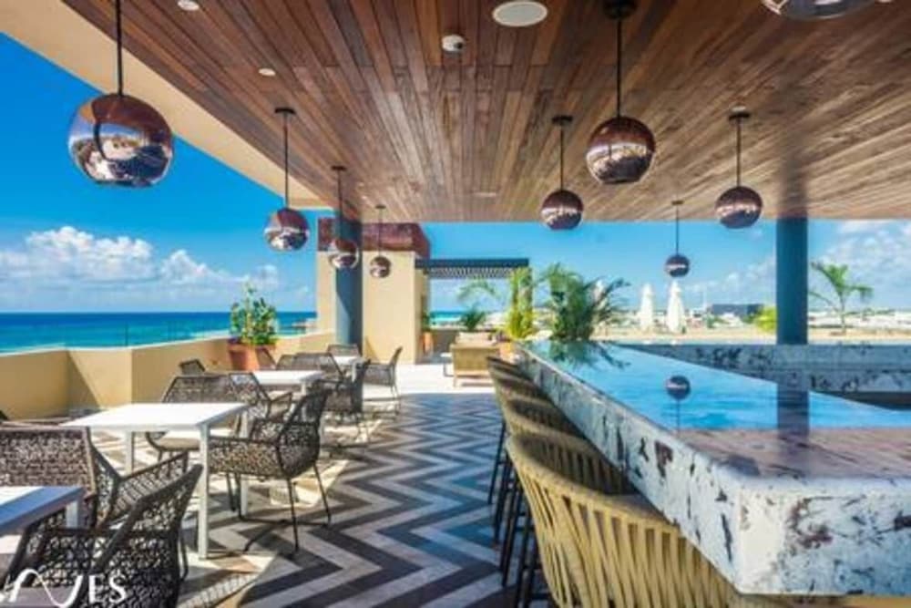 2 Br. With Rooftop Pool and Stunning Ocean View