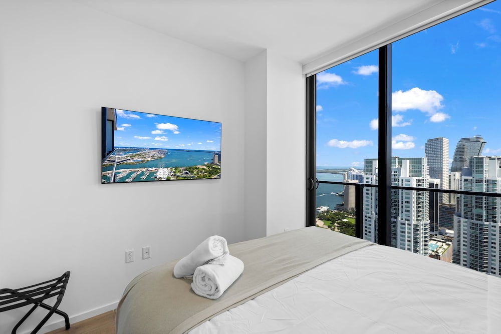 Lux Condo with Stunning Miami Views