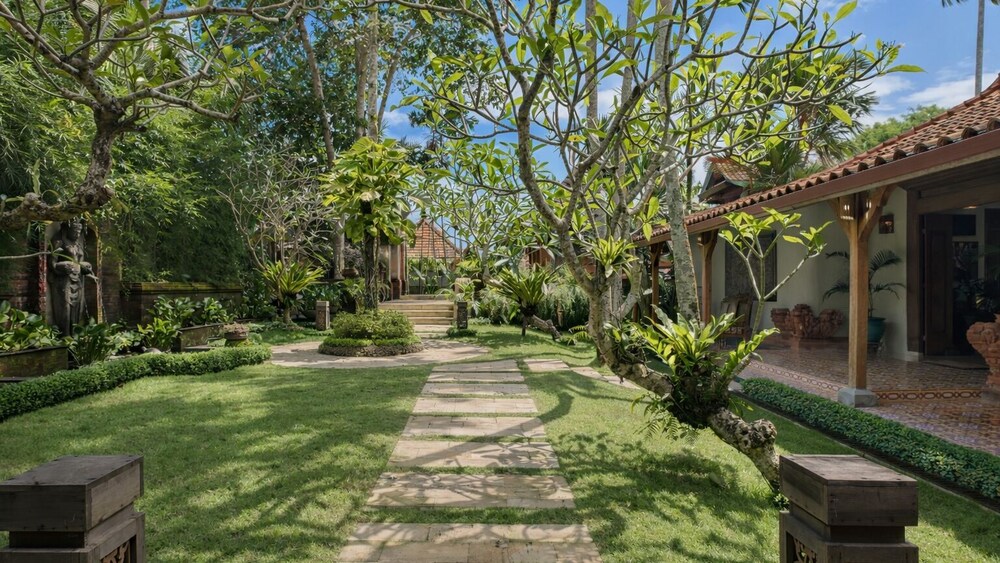 Rumah Melati Estate by Villa Finder